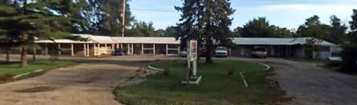 Blue Water Motel - 2008 Street View (newer photo)